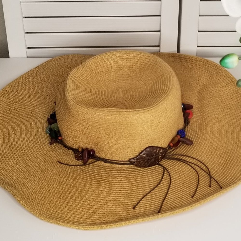 Gorgeous Paper Straw hat with accessories - Picture 5 of 7